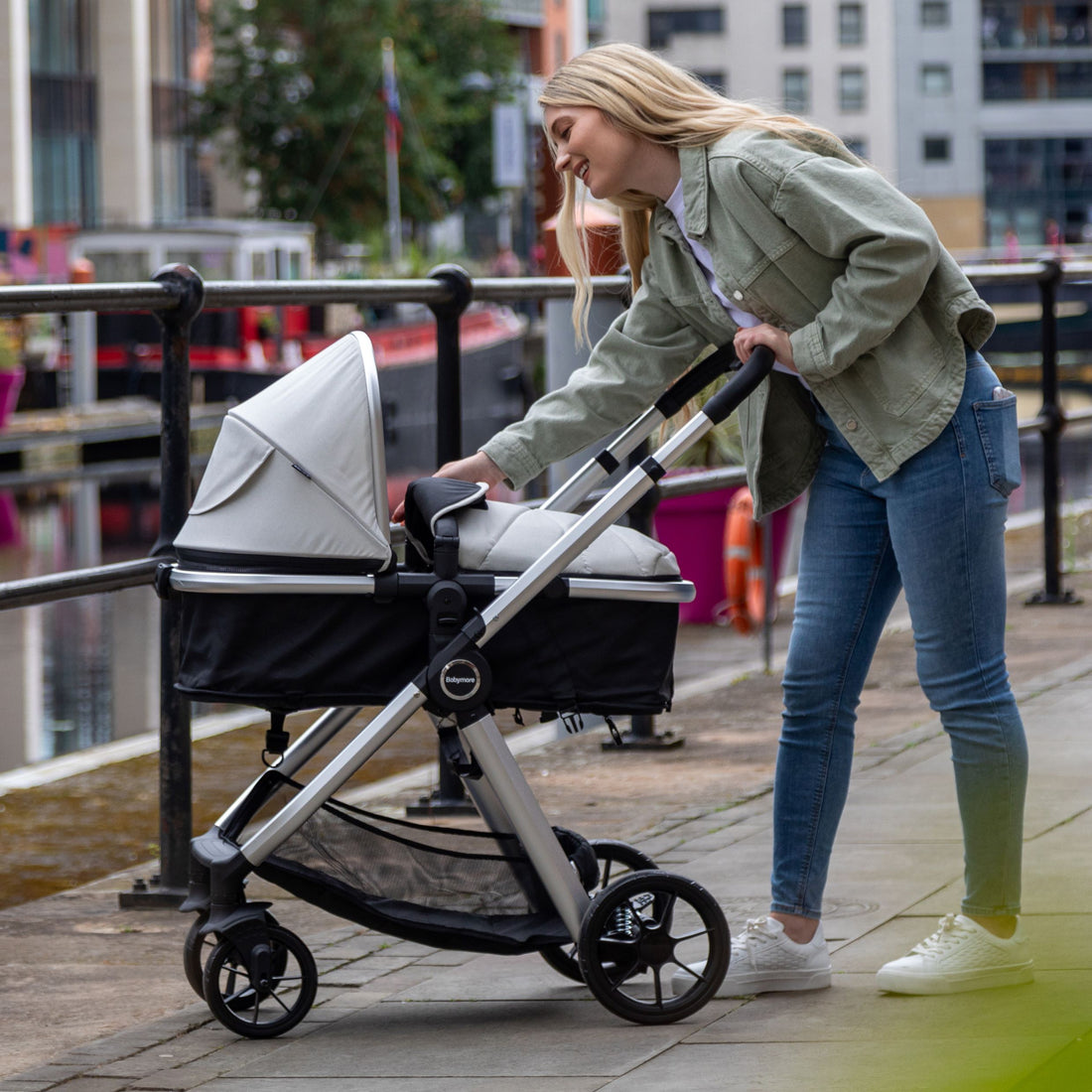 Exploring the World of Prams and Strollers: A Parent's Guide