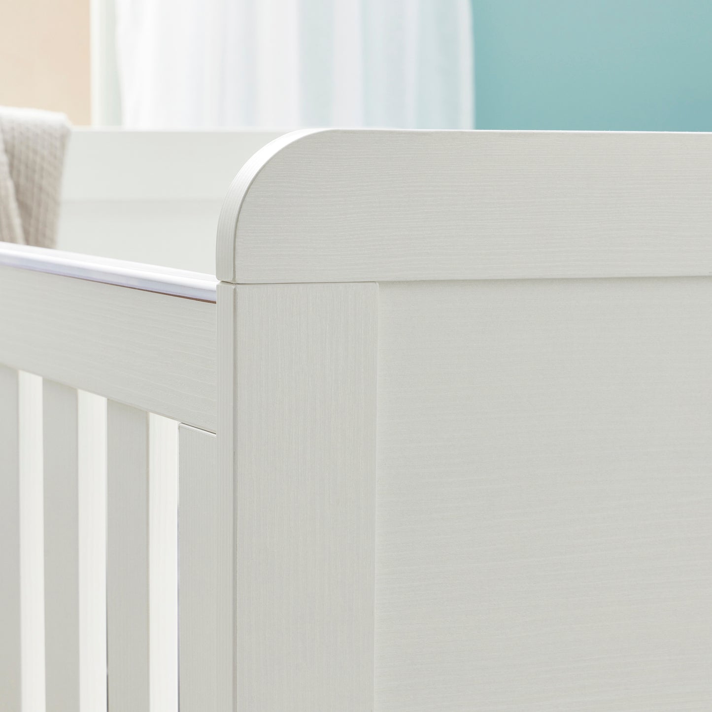 BABYMORE - Caro Mini Cot Bed – White Wash